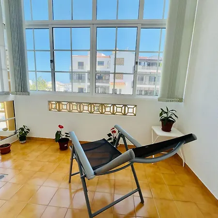 Cosy Flat In Central With Pool Lagos