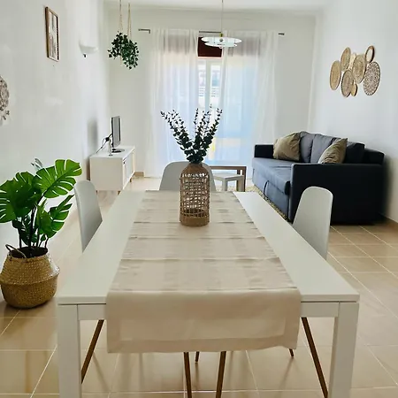Cosy Flat In Central With Pool Lagos