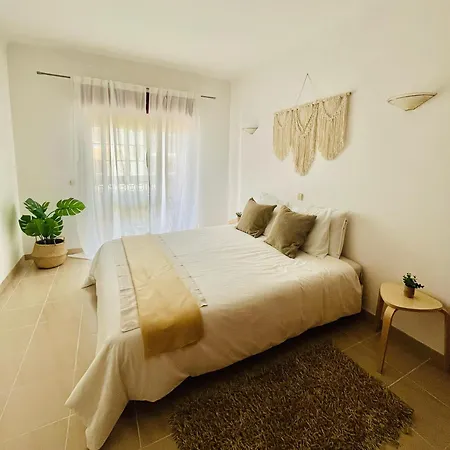 Cosy Flat In Central With Pool Apartment
