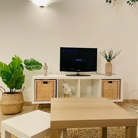 Apartment Cosy Flat In Central With Pool