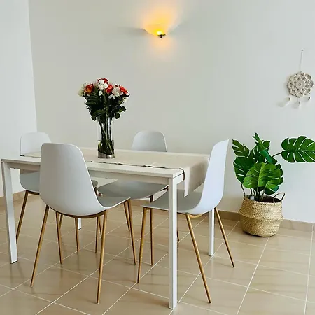 Cosy Flat In Central With Pool Lagos