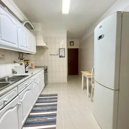 Cosy Flat In Central With Pool